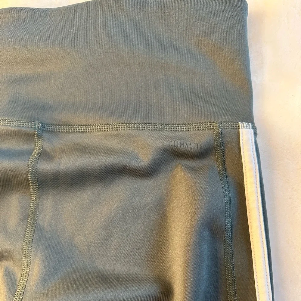 Adidas Train Essentials 3-stripes High-Waisted 3/4 Leggings Size Small - Picture 6 of 6